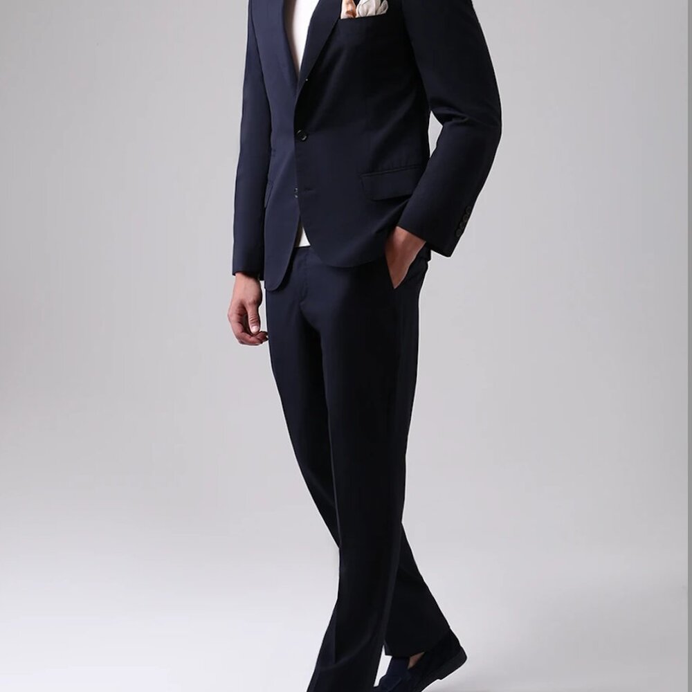 Brunello Cucinelli - Mens' Navy Suit - Wool/Silk blend, Size  IT 46 (US 36/38)